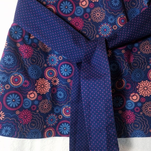Koi Kathy Peterson Scrub XS Blue Fushia Flowers Polka Dot Waist tie V Neck SV - Picture 10 of 10